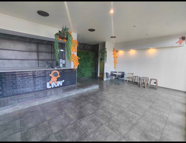 426M² RETAIL TO LET IN FOURWAYS